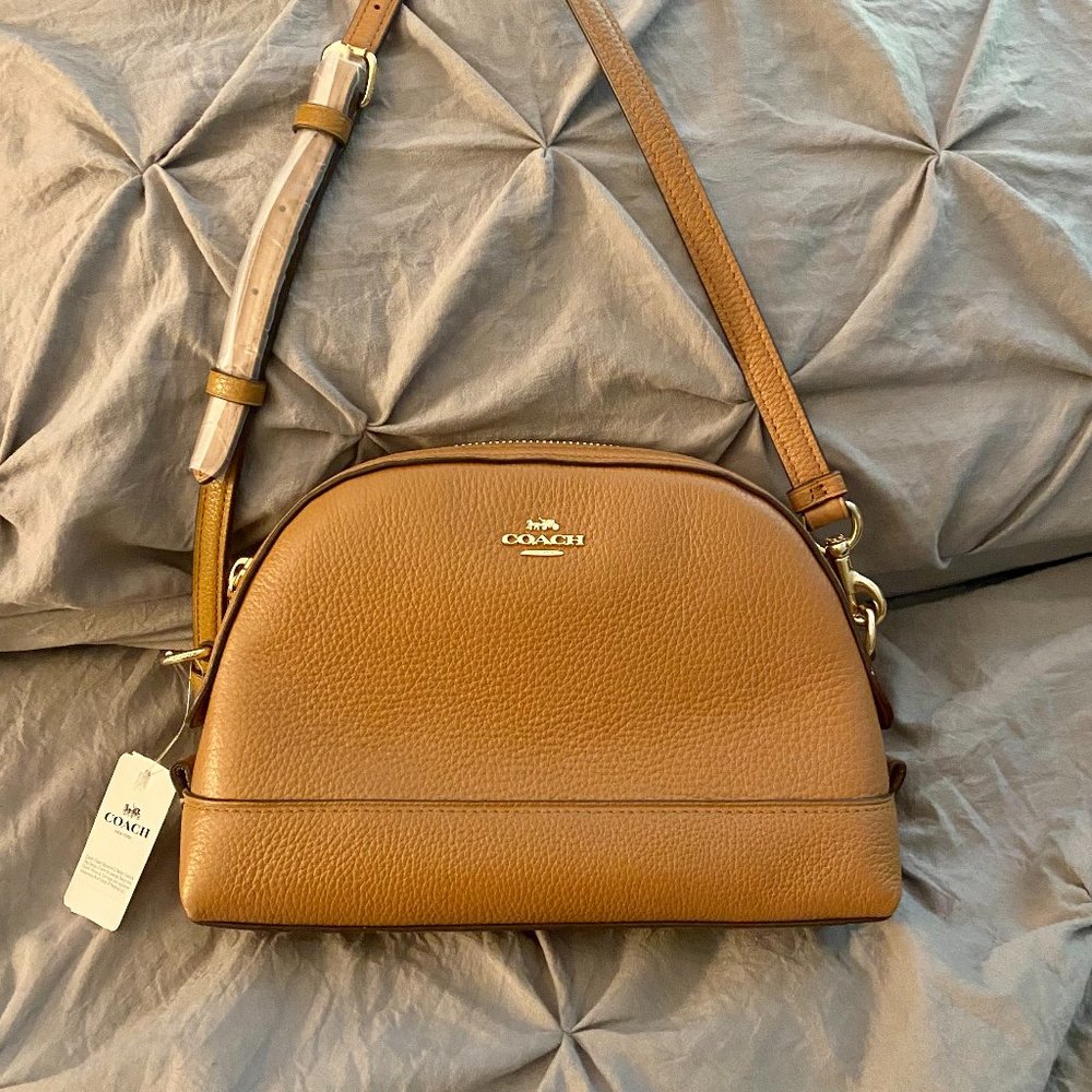 COACH Dome crossbody bag. Light Saddle color